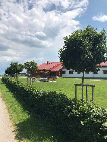 Exteriér Kravín Záhrobí