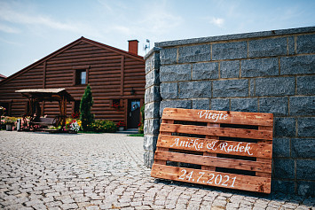 Exteriér Kravín Záhrobí