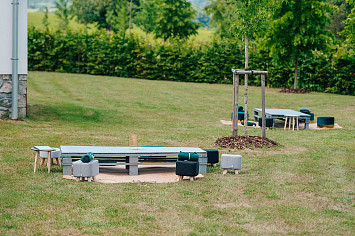 Exteriér Kravín Záhrobí