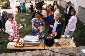 Svatba rodinné přítelkyně